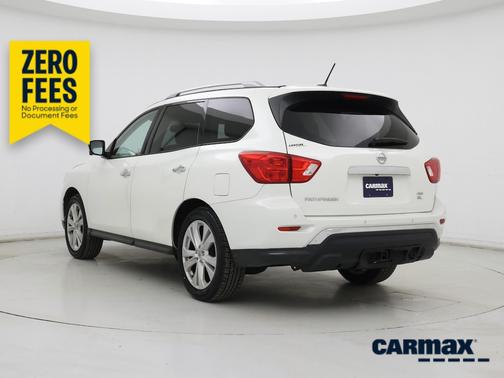 White 2018 Nissan Pathfinder SL