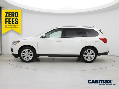 White 2018 Nissan Pathfinder SL