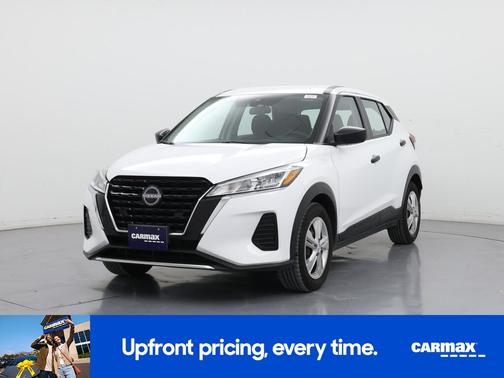 White 2023 Nissan Kicks S