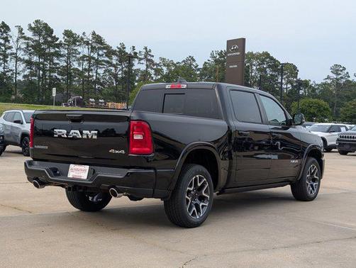 Diamond Black Crystal Pearlcoat 2026 RAM 1500 Laramie