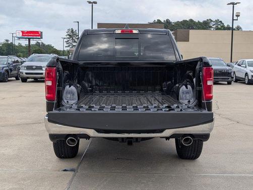 Diamond Black Crystal Pearlcoat 2026 RAM 1500 Big Horn/Lone Star