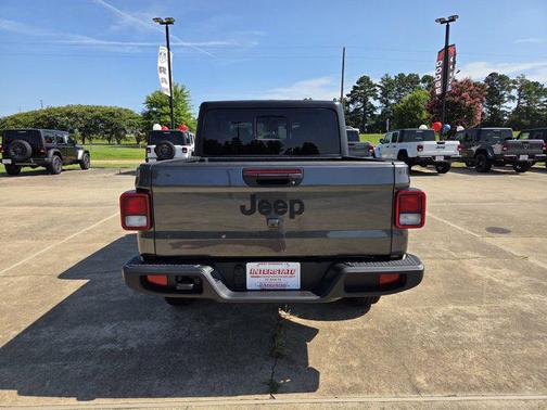 Granite Crystal Metallic Clearcoat 2025 Jeep Gladiator Sport S