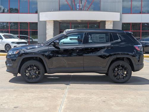 Diamond Black Crystal Pearlcoat 2026 Jeep Compass Latitude
