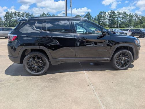 Diamond Black Crystal Pearlcoat 2026 Jeep Compass Latitude