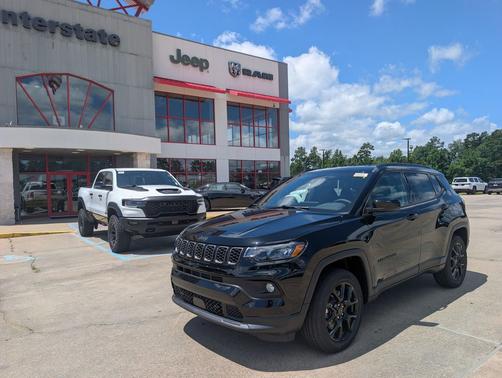 Diamond Black Crystal Pearlcoat 2026 Jeep Compass Latitude