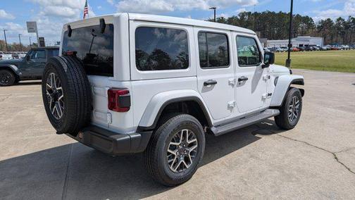 2026 Jeep Wrangler 4-Door Sahara 4x4