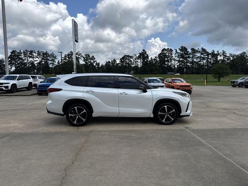 Wind Chill Pearl 2022 Toyota Highlander XSE
