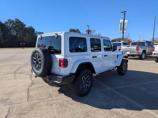 2025 Jeep Wrangler 4-Door Sahara 4x4