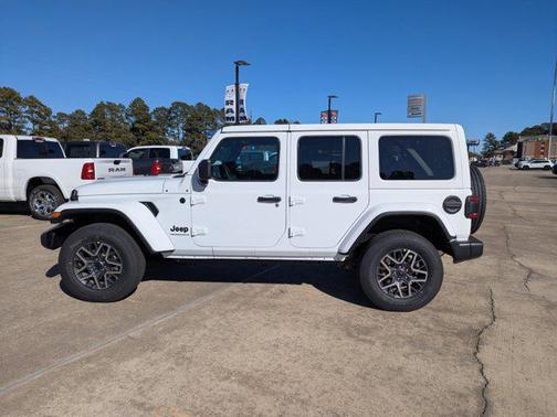2025 Jeep Wrangler 4-Door Sahara 4x4