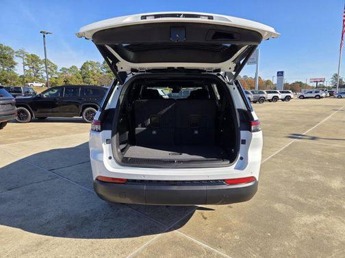 Bright White Clearcoat 2025 Jeep Grand Cherokee L Altitude