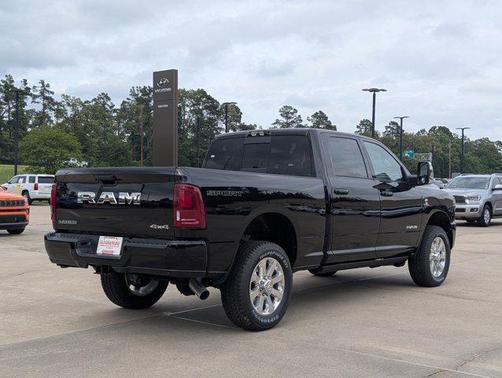 Diamond Black Crystal Pearlcoat 2026 RAM 2500 Laramie Crew Cab 4x4 6'4' Box