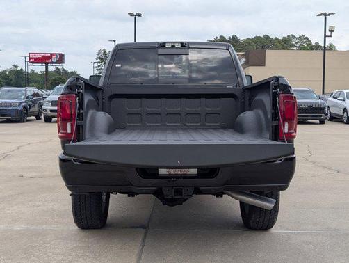 Diamond Black Crystal Pearlcoat 2026 RAM 2500 Laramie Crew Cab 4x4 6'4' Box