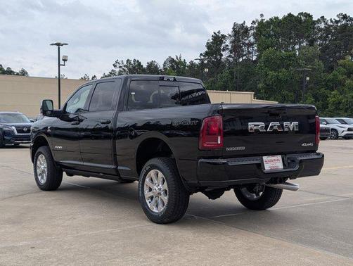 Diamond Black Crystal Pearlcoat 2026 RAM 2500 Laramie Crew Cab 4x4 6'4' Box