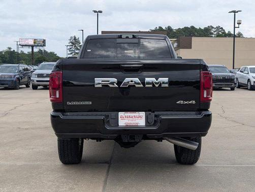 Diamond Black Crystal Pearlcoat 2026 RAM 2500 Laramie Crew Cab 4x4 6'4' Box