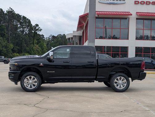 Diamond Black Crystal Pearlcoat 2026 RAM 2500 Laramie Crew Cab 4x4 6'4' Box