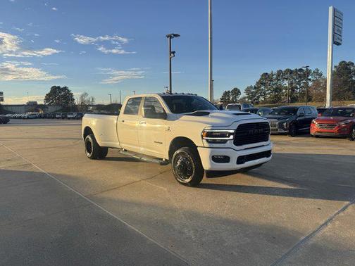 2024 RAM 3500 Laramie Crew Cab 4x4 8' Box