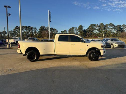 2024 RAM 3500 Laramie Crew Cab 4x4 8' Box