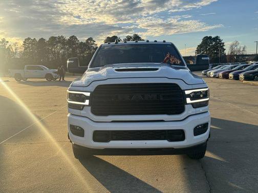 2024 RAM 3500 Laramie Crew Cab 4x4 8' Box