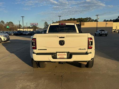 2024 RAM 3500 Laramie Crew Cab 4x4 8' Box