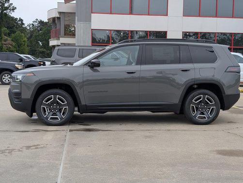 Sting-Gray Clearcoat 2026 Jeep Cherokee Laredo 4x4
