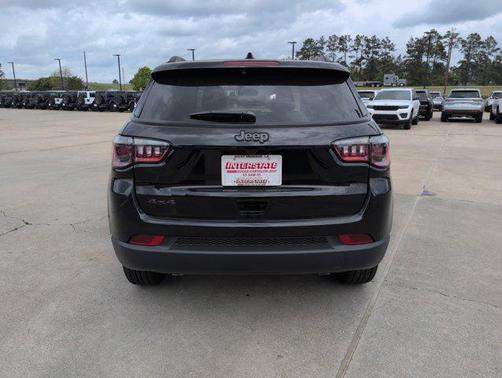 Diamond Black Crystal Pearlcoat 2026 Jeep Compass Latitude