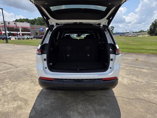 Bright White Clearcoat 2025 Jeep Grand Cherokee L Altitude