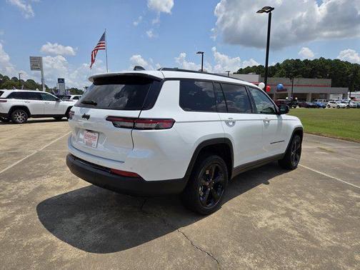 Bright White Clearcoat 2025 Jeep Grand Cherokee L Altitude