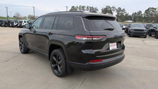 diamond black crystal pearlcoat 2026 Jeep Grand Cherokee L Limited