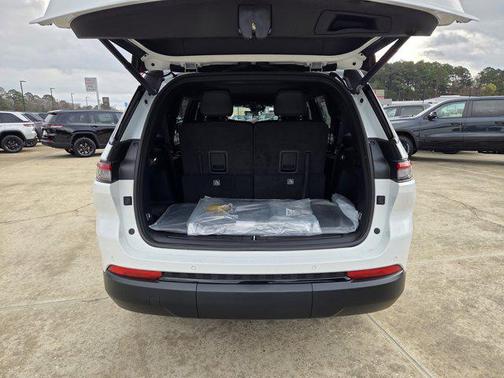 Bright White Clearcoat 2025 Jeep Grand Cherokee L Altitude