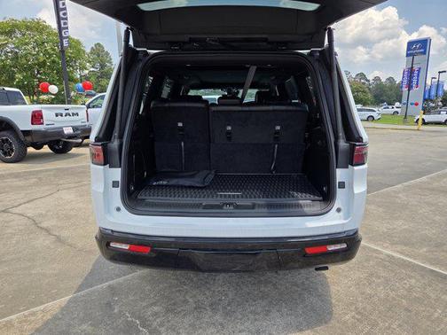 2024 Jeep Wagoneer Series II Carbide 4x2
