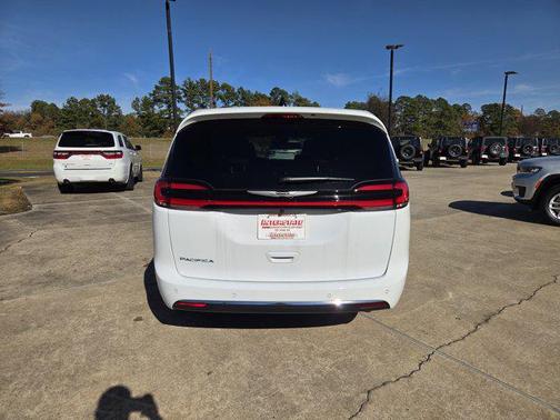 2026 Chrysler Pacifica L