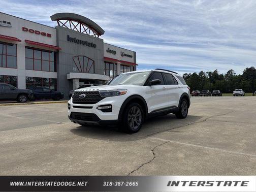 Star White Metallic Tri-Coat 2024 Ford Explorer XLT