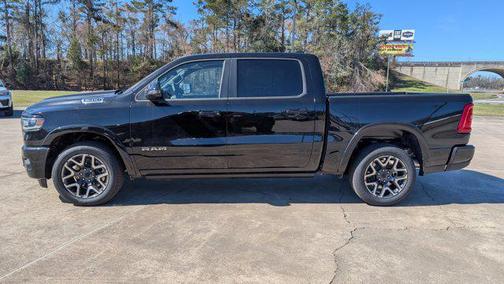 Diamond Black Crystal Pearlcoat 2026 RAM 1500 Laramie
