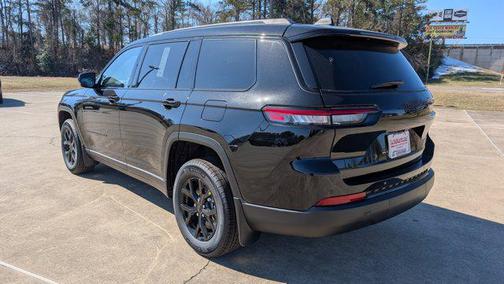 Diamond Black Crystal Pearlcoat 2025 Jeep Grand Cherokee L Altitude