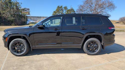 Diamond Black Crystal Pearlcoat 2025 Jeep Grand Cherokee L Altitude