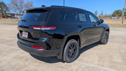 Diamond Black Crystal Pearlcoat 2025 Jeep Grand Cherokee L Altitude