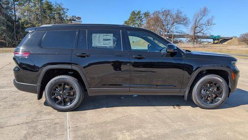Diamond Black Crystal Pearlcoat 2025 Jeep Grand Cherokee L Altitude