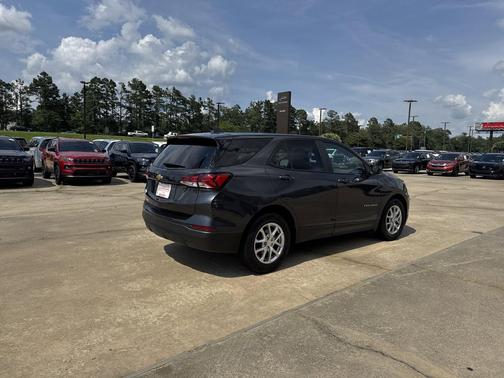 Iron Gray Metallic 2022 Chevrolet Equinox LS