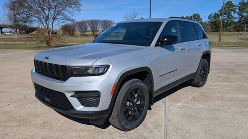 Silver Zynith 2025 Jeep Grand Cherokee Altitude