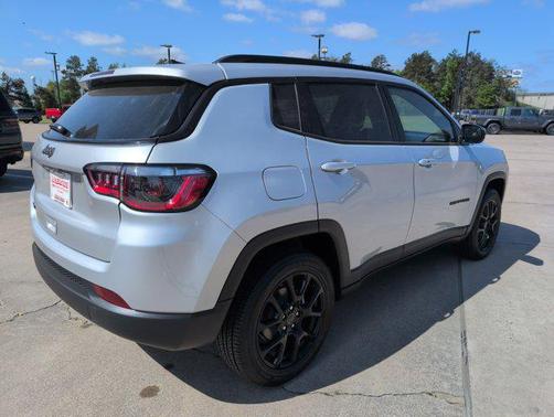 Silver Zynith Metallic Clearcoat 2026 Jeep Compass Latitude