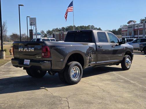 2026 RAM 3500 Laramie Crew Cab 4x4 8' Box