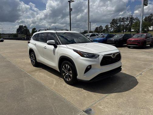 Blizzard Pearl 2020 Toyota Highlander XLE