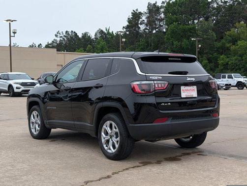 Diamond Black Crystal Pearlcoat 2025 Jeep Compass Sport