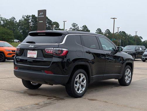 Diamond Black Crystal Pearlcoat 2025 Jeep Compass Sport