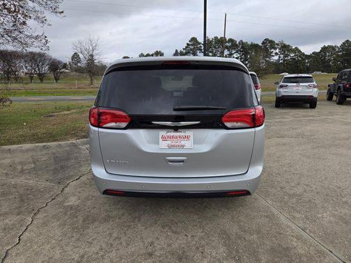 2026 Chrysler Voyager LX