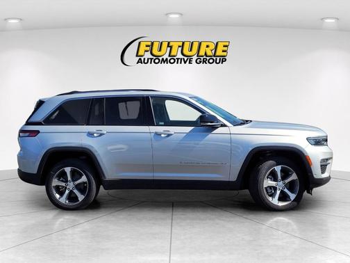 Silver Zynith 2024 Jeep Grand Cherokee 4xe Base