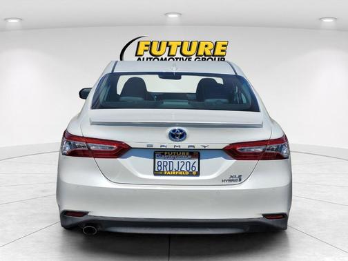 2020 Toyota Camry Hybrid XLE