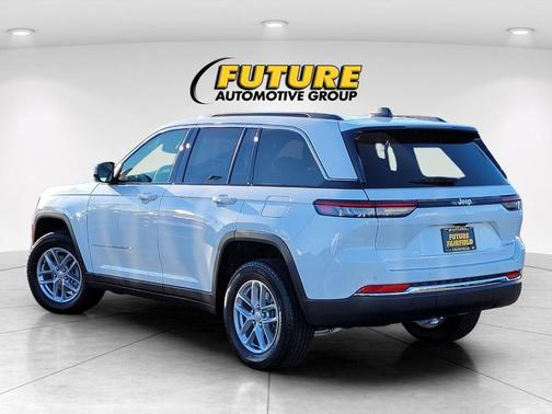2026 Jeep Grand Cherokee Laredo