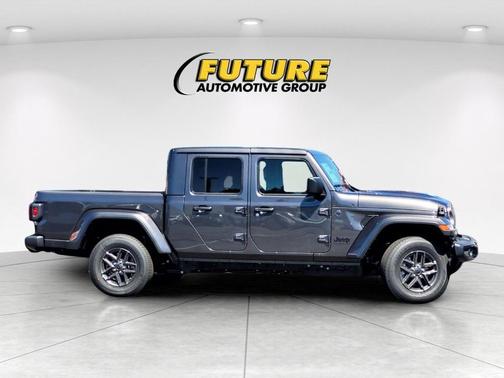 Granite Crystal Clearcoat Metallic 2026 Jeep Gladiator Sport