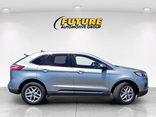 Silver Metallic 2023 Ford Edge SEL